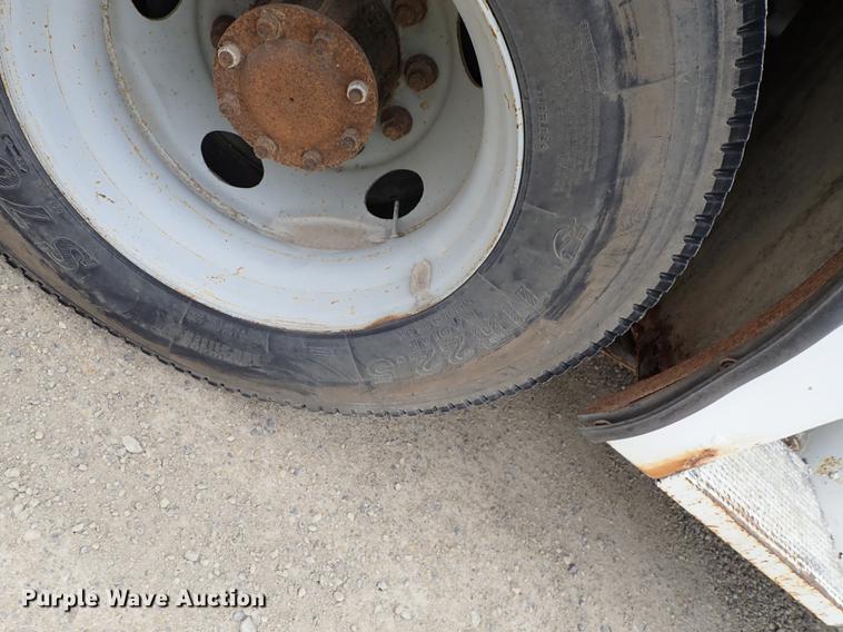 image for item DG2913 1999 GMC C7500 service truck