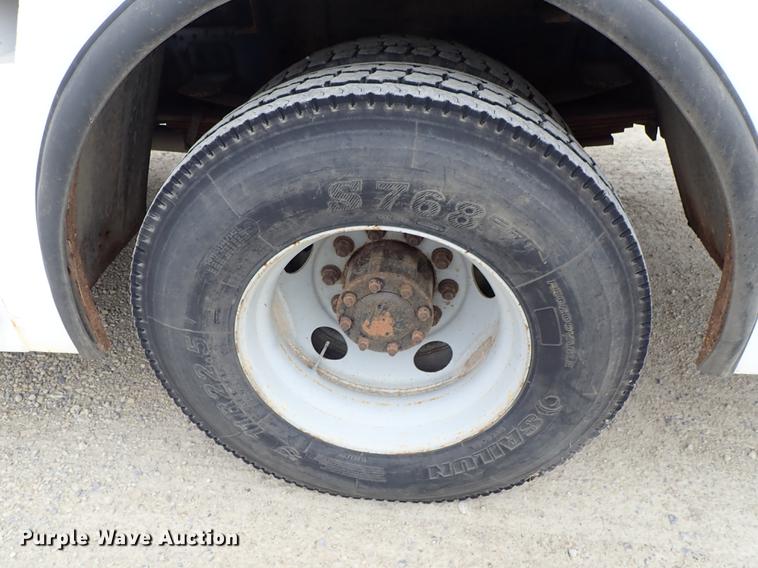 image for item DG2913 1999 GMC C7500 service truck