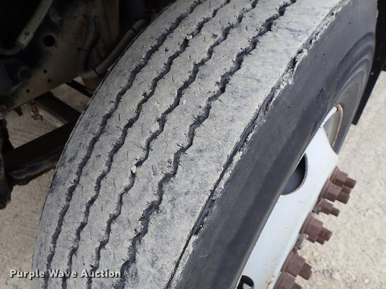 image for item DG2913 1999 GMC C7500 service truck