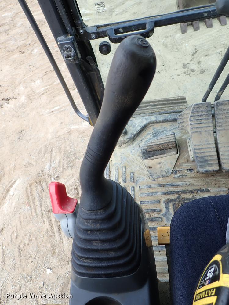 image for item DG2915 2012 Komatsu PC200LC-8 excavator