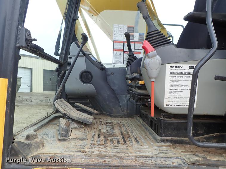 image for item DG2915 2012 Komatsu PC200LC-8 excavator
