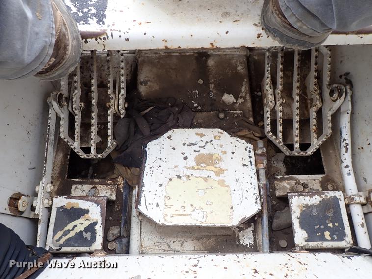 image for item DG2916 Bobcat 843 skid steer
