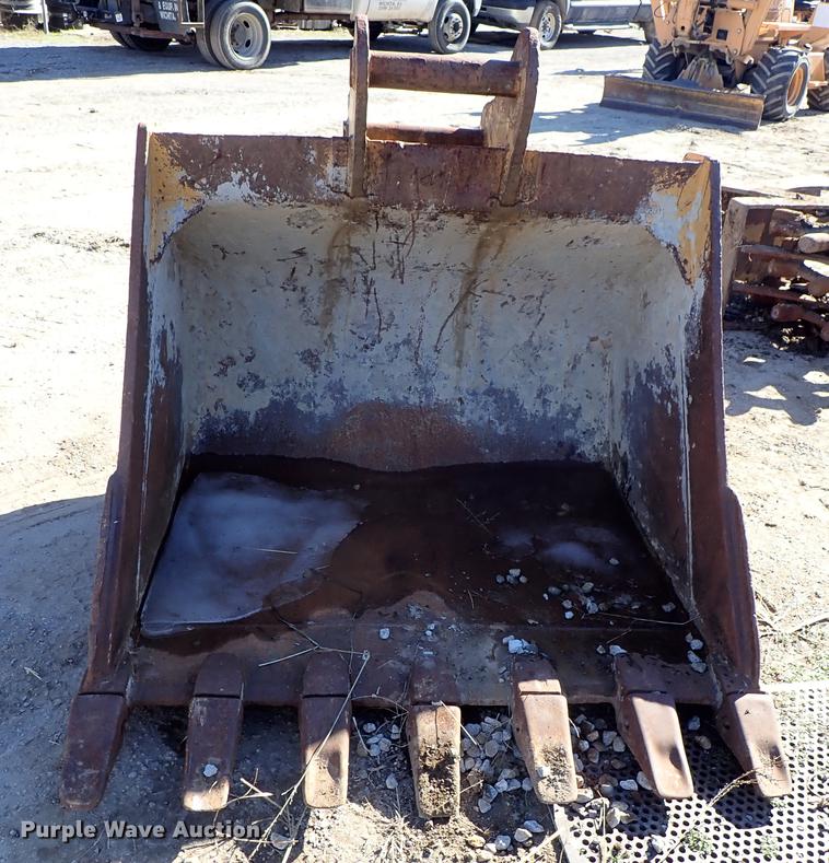 image for item DG2930 SEC 56"W six tooth excavator bucket