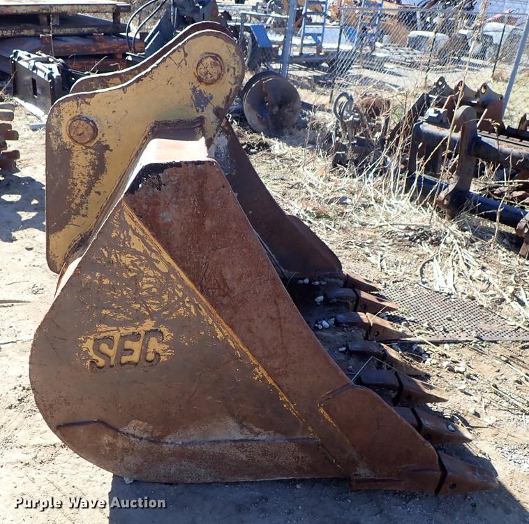 image for item DG2930 SEC 56"W six tooth excavator bucket