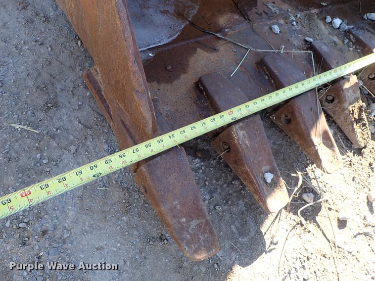image for item DG2930 SEC 56"W six tooth excavator bucket