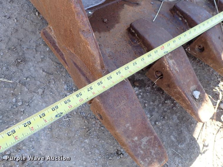 image for item DG2930 SEC 56"W six tooth excavator bucket