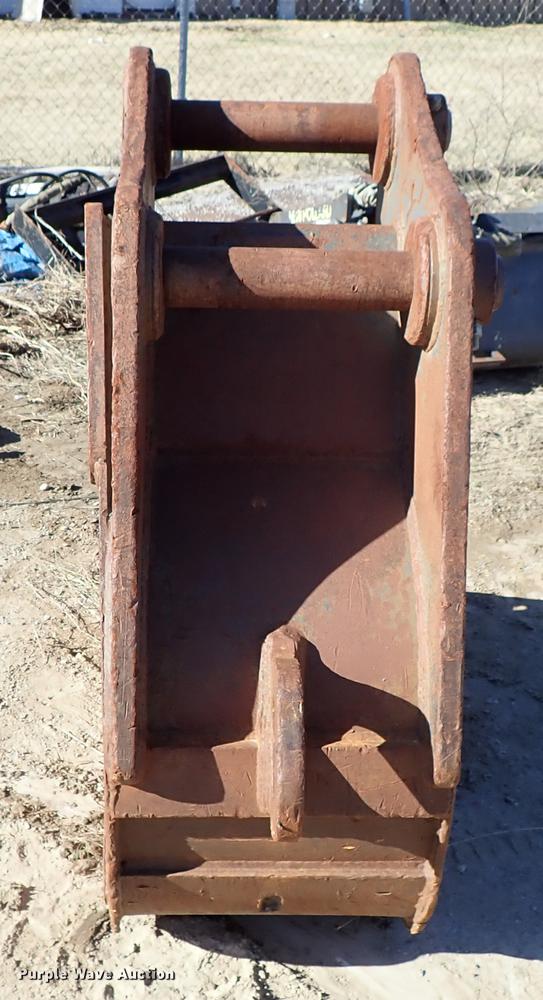 image for item DG2931 CP 24"W three tooth bucket