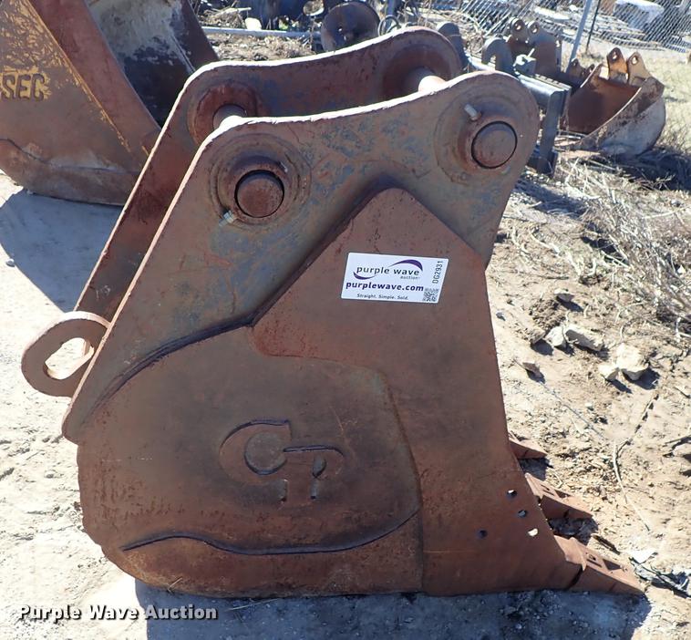 image for item DG2931 CP 24"W three tooth bucket