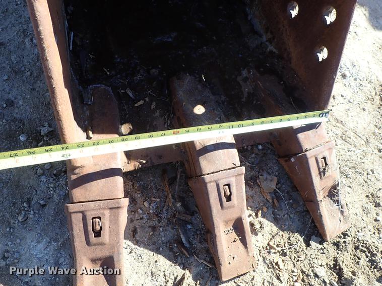 image for item DG2931 CP 24"W three tooth bucket