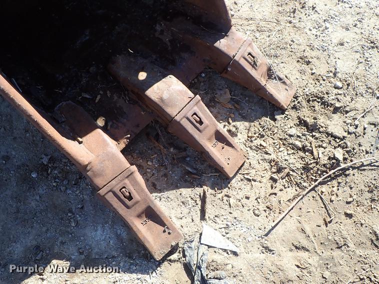 image for item DG2931 CP 24"W three tooth bucket