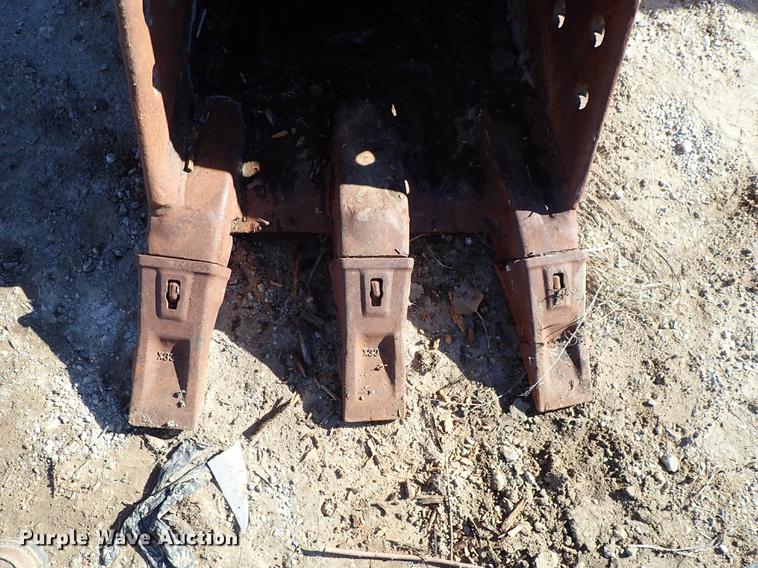 image for item DG2931 CP 24"W three tooth bucket