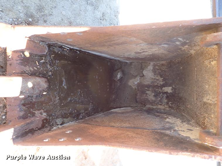 image for item DG2931 CP 24"W three tooth bucket