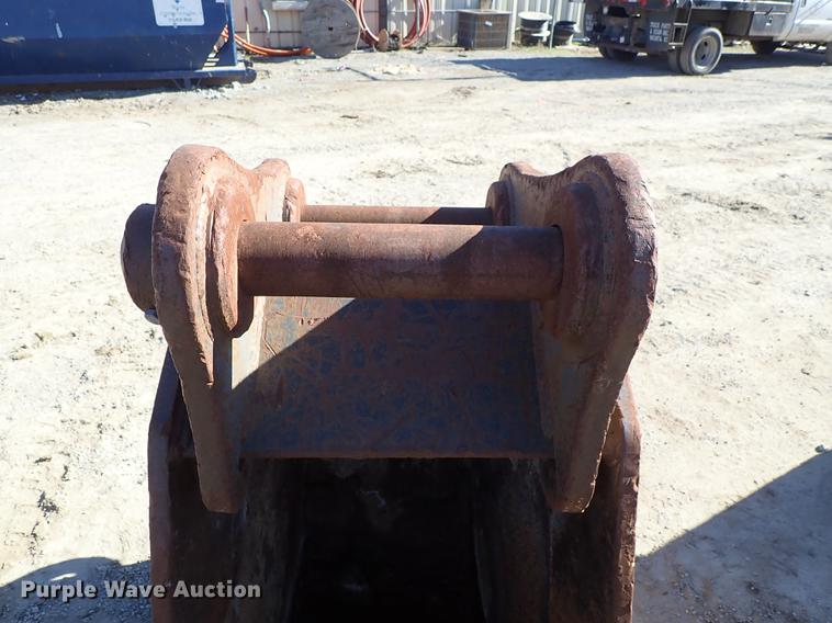 image for item DG2931 CP 24"W three tooth bucket