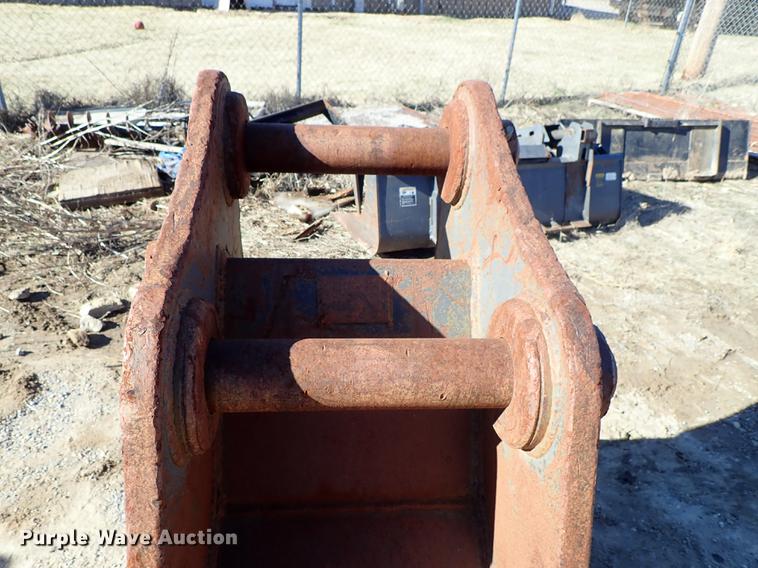 image for item DG2931 CP 24"W three tooth bucket