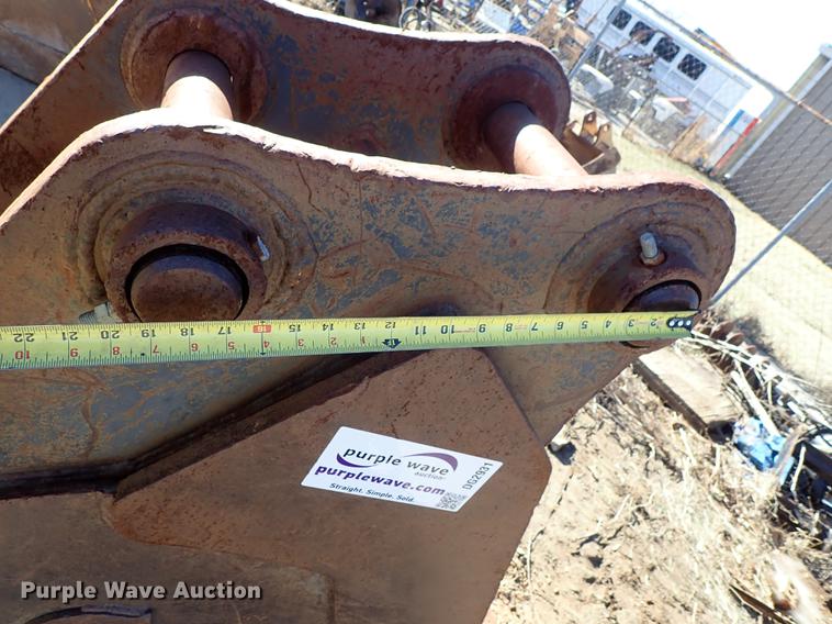 image for item DG2931 CP 24"W three tooth bucket