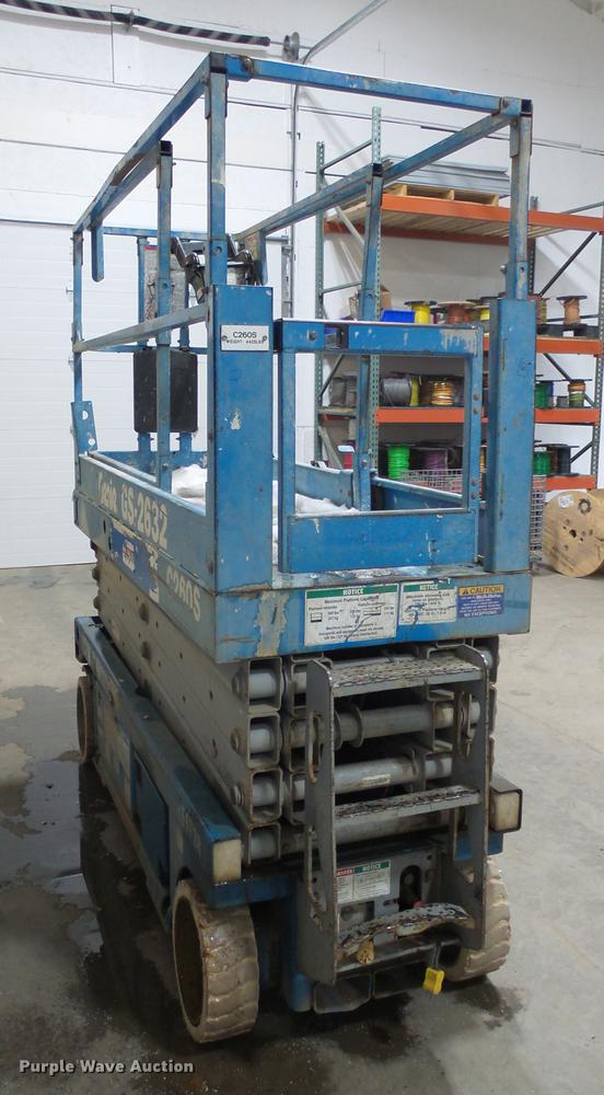 image for item DX9102 2003 Genie GS-2632 scissor lift