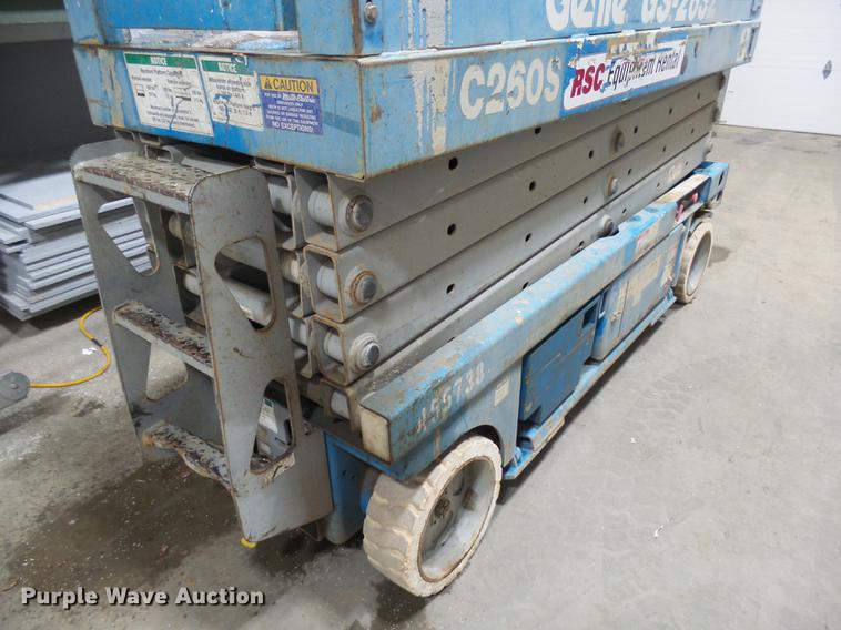 image for item DX9102 2003 Genie GS-2632 scissor lift