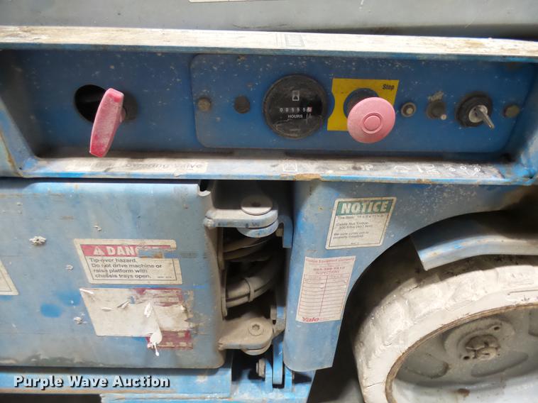 image for item DX9102 2003 Genie GS-2632 scissor lift