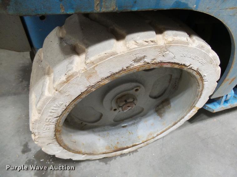 image for item DX9102 2003 Genie GS-2632 scissor lift