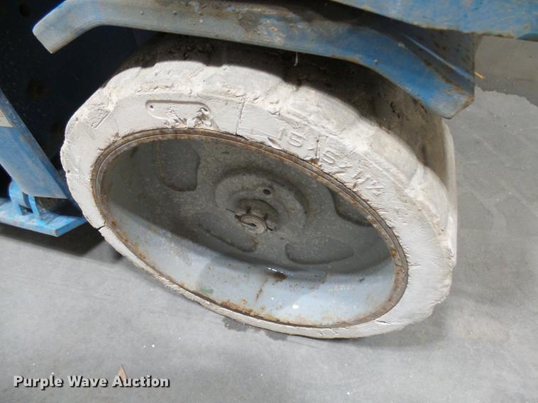 image for item DX9102 2003 Genie GS-2632 scissor lift