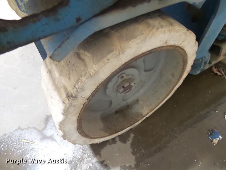 image for item DX9102 2003 Genie GS-2632 scissor lift