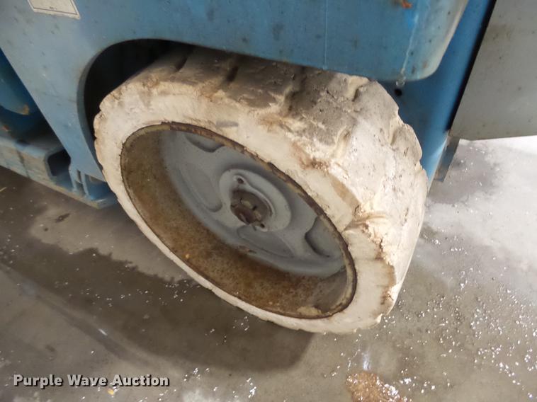 image for item DX9102 2003 Genie GS-2632 scissor lift