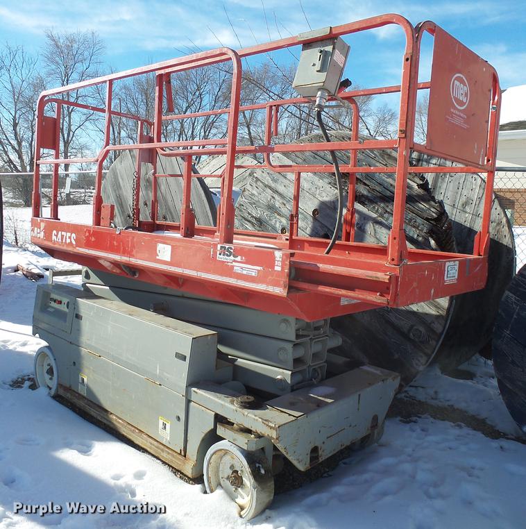 image for item DX9103 2000 Mec 2647ES scissor lift