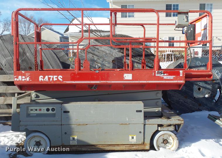 image for item DX9103 2000 Mec 2647ES scissor lift
