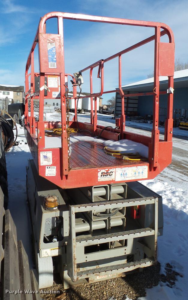 image for item DX9103 2000 Mec 2647ES scissor lift