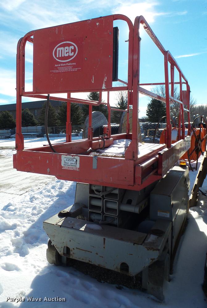 image for item DX9103 2000 Mec 2647ES scissor lift