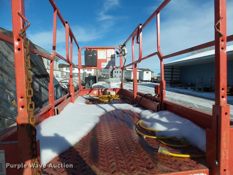 image for item DX9103 2000 Mec 2647ES scissor lift