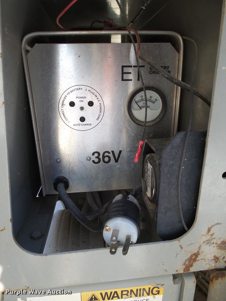 image for item DX9103 2000 Mec 2647ES scissor lift