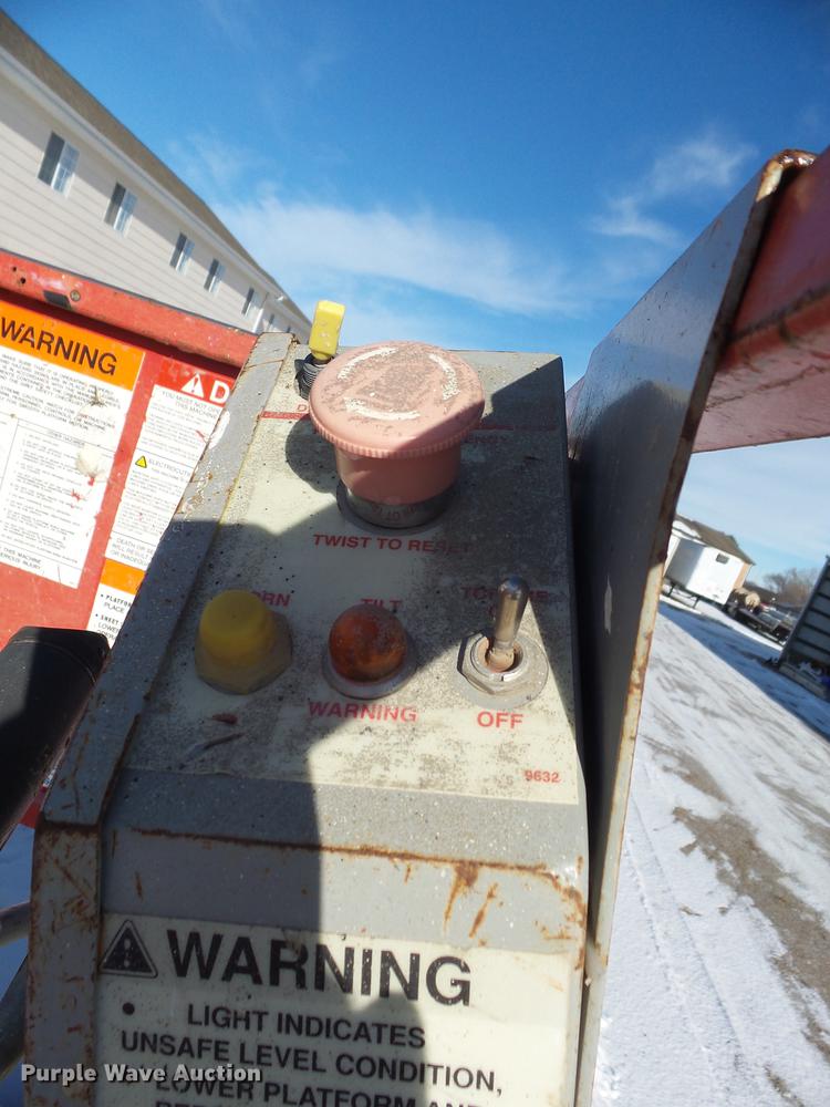 image for item DX9103 2000 Mec 2647ES scissor lift