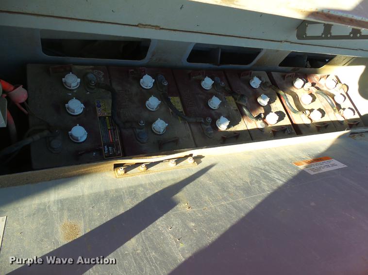 image for item DX9103 2000 Mec 2647ES scissor lift