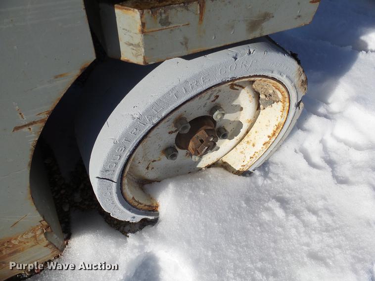 image for item DX9103 2000 Mec 2647ES scissor lift