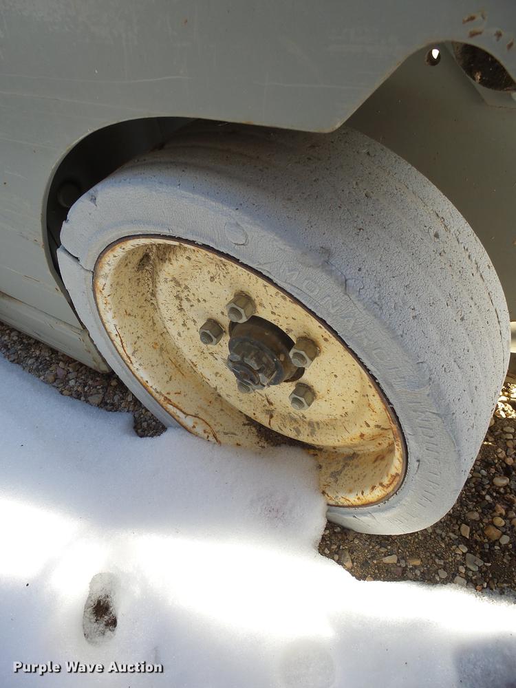 image for item DX9103 2000 Mec 2647ES scissor lift