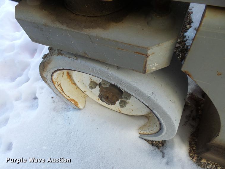 image for item DX9103 2000 Mec 2647ES scissor lift