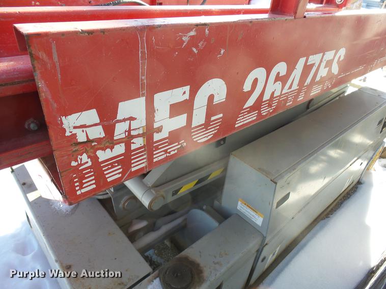 image for item DX9103 2000 Mec 2647ES scissor lift