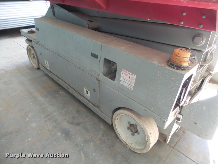 image for item DX9149 2000 Mec 2647ES scissor lift