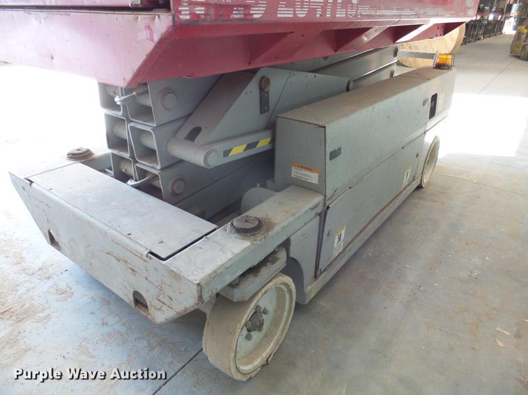 image for item DX9149 2000 Mec 2647ES scissor lift