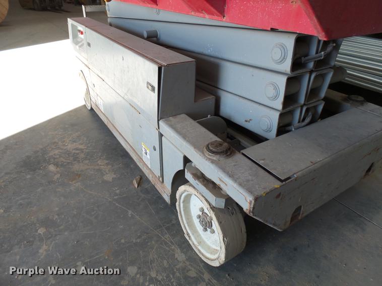 image for item DX9149 2000 Mec 2647ES scissor lift