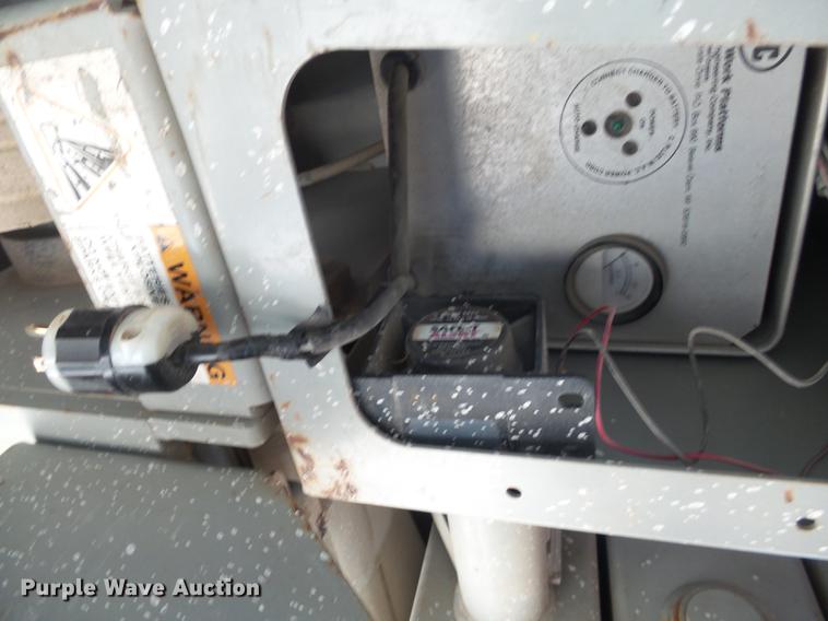 image for item DX9149 2000 Mec 2647ES scissor lift