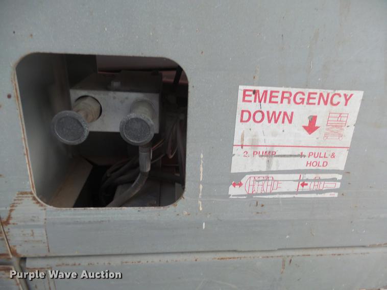 image for item DX9149 2000 Mec 2647ES scissor lift