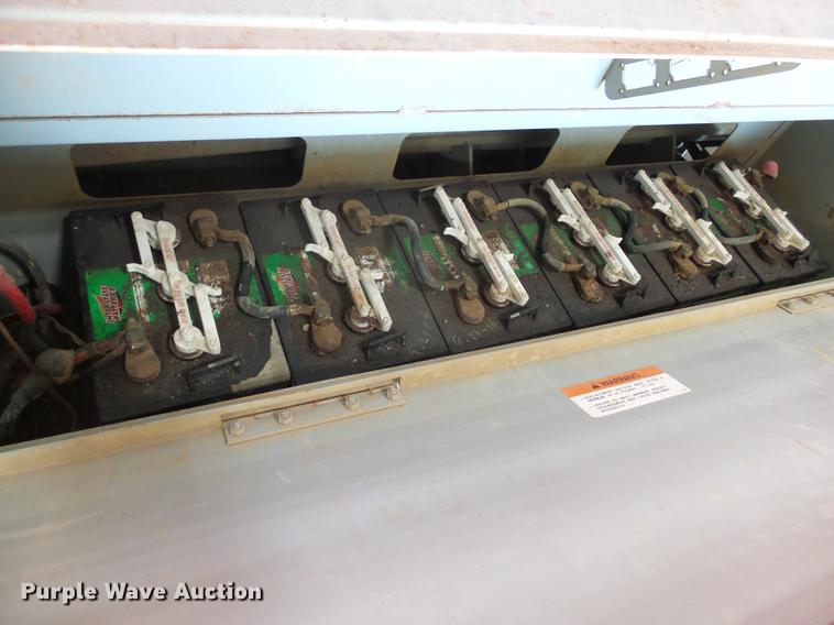 image for item DX9149 2000 Mec 2647ES scissor lift