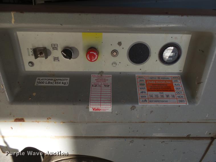 image for item DX9149 2000 Mec 2647ES scissor lift