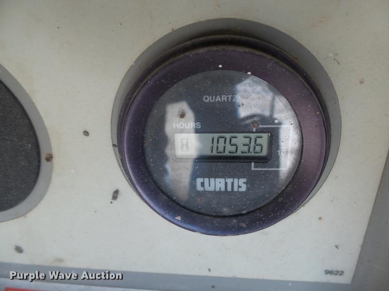 image for item DX9149 2000 Mec 2647ES scissor lift