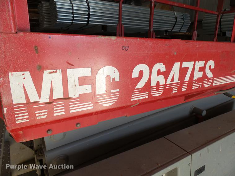 image for item DX9149 2000 Mec 2647ES scissor lift