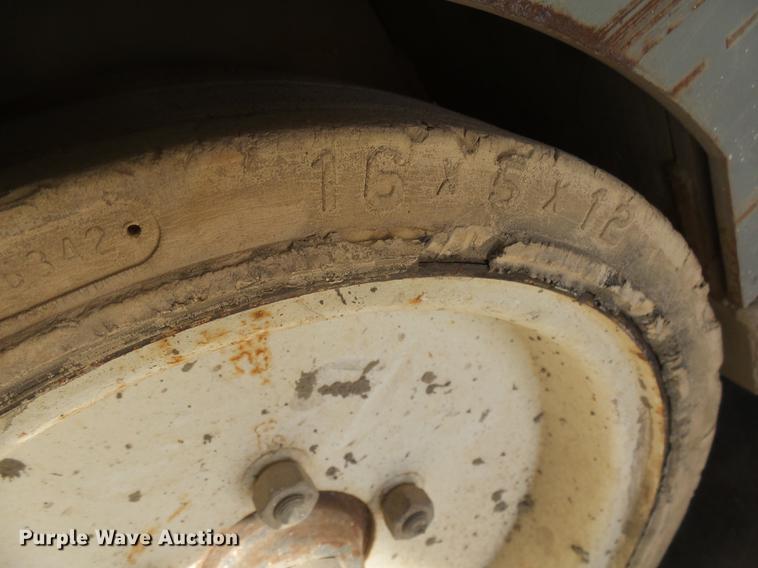 image for item DX9149 2000 Mec 2647ES scissor lift