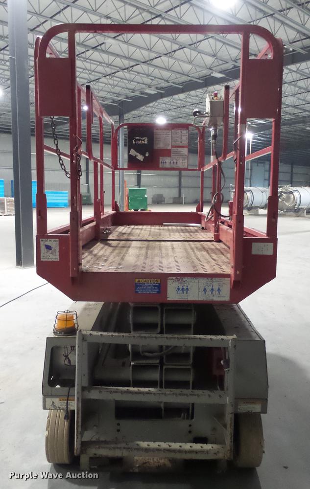 image for item DX9150 2000 Mec 2647ES scissor lift