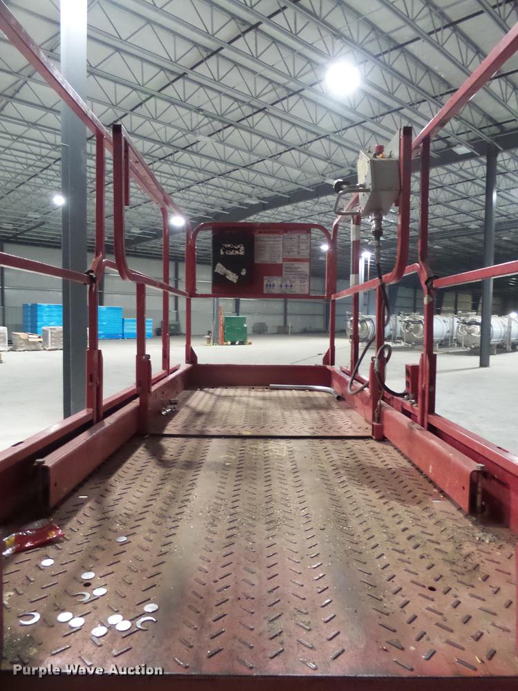 image for item DX9150 2000 Mec 2647ES scissor lift